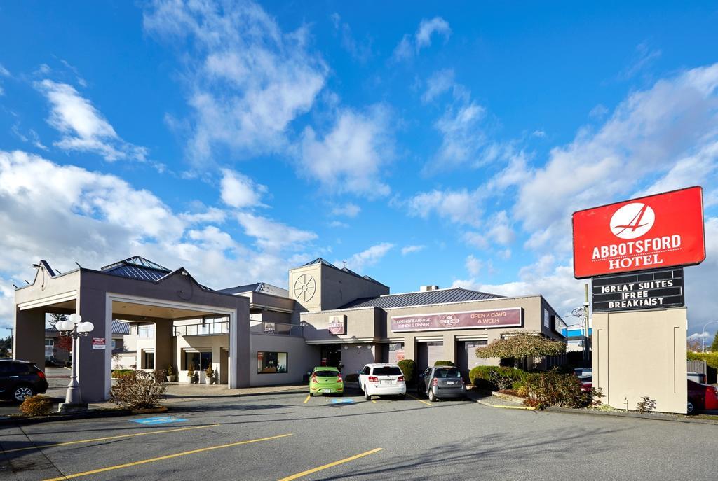 Ramada By Wyndham Abbotsford Hotel Bagian luar foto