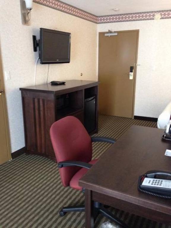 Ramada By Wyndham Abbotsford Hotel Bagian luar foto