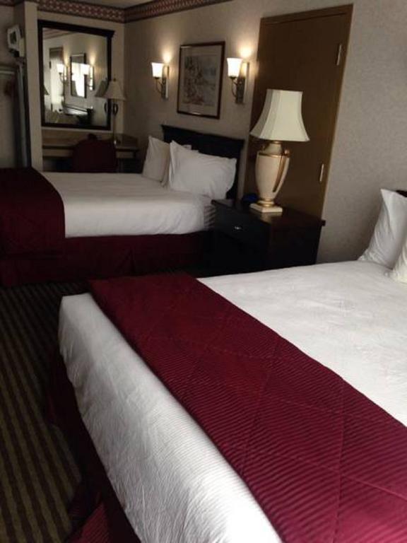 Ramada By Wyndham Abbotsford Hotel Bagian luar foto