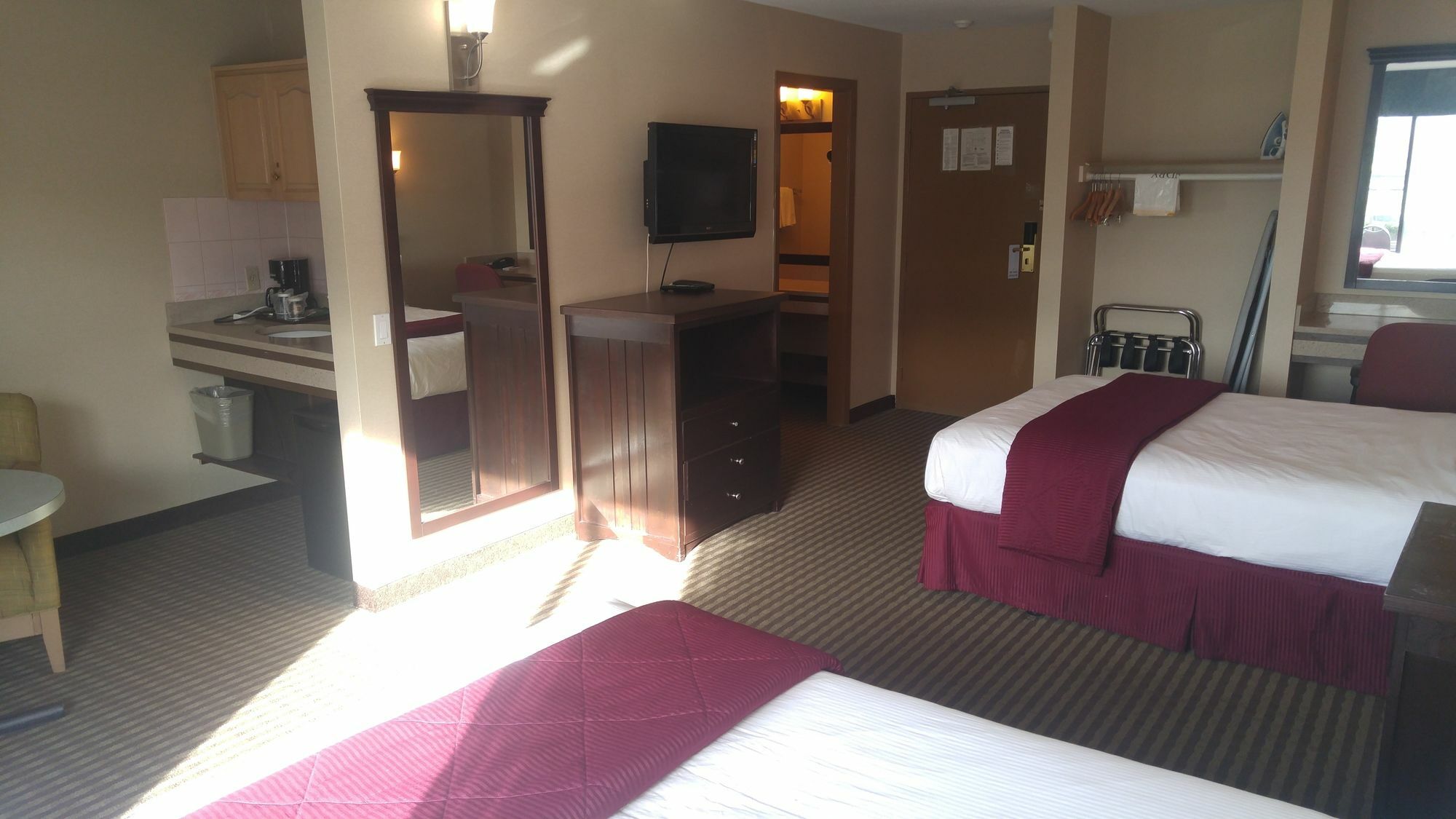 Ramada By Wyndham Abbotsford Hotel Bagian luar foto