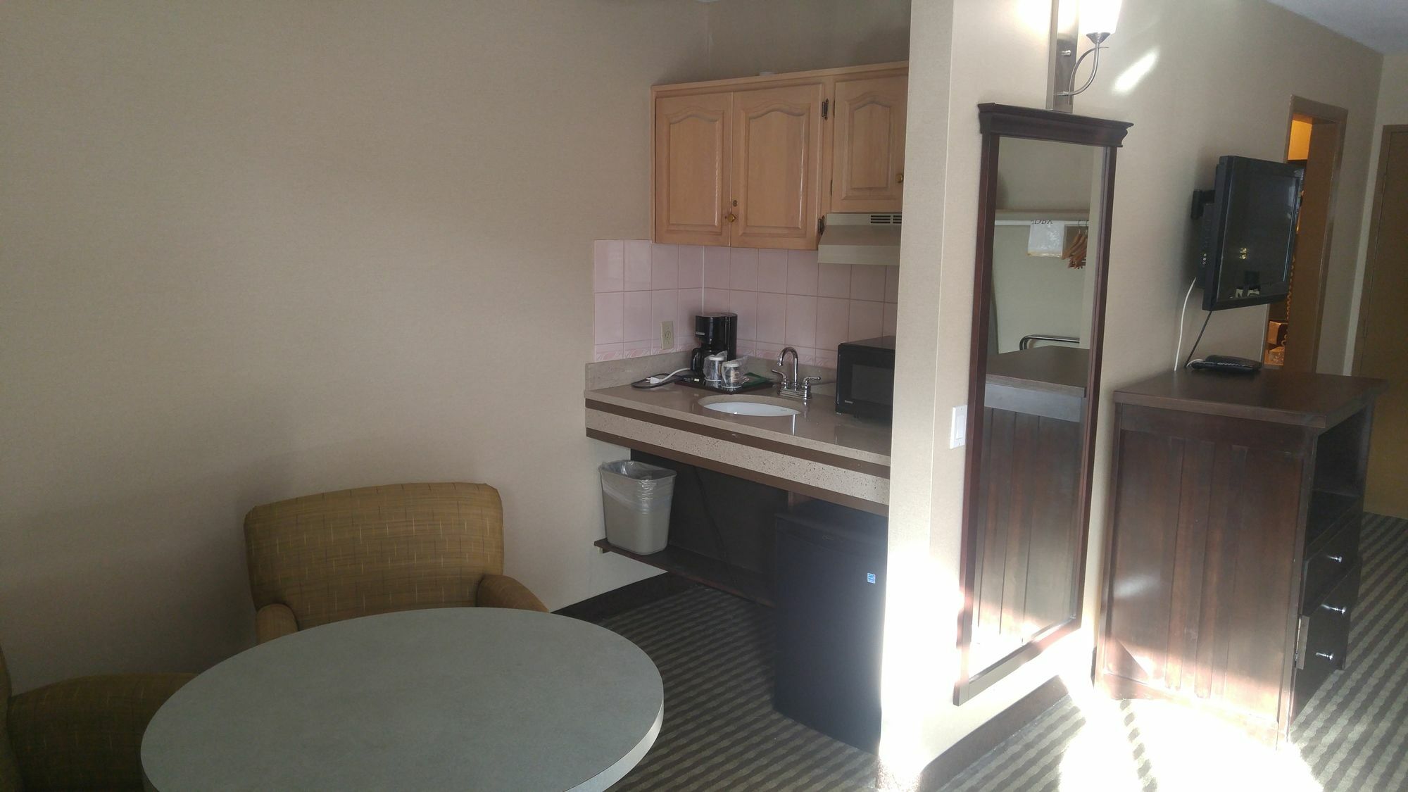 Ramada By Wyndham Abbotsford Hotel Bagian luar foto
