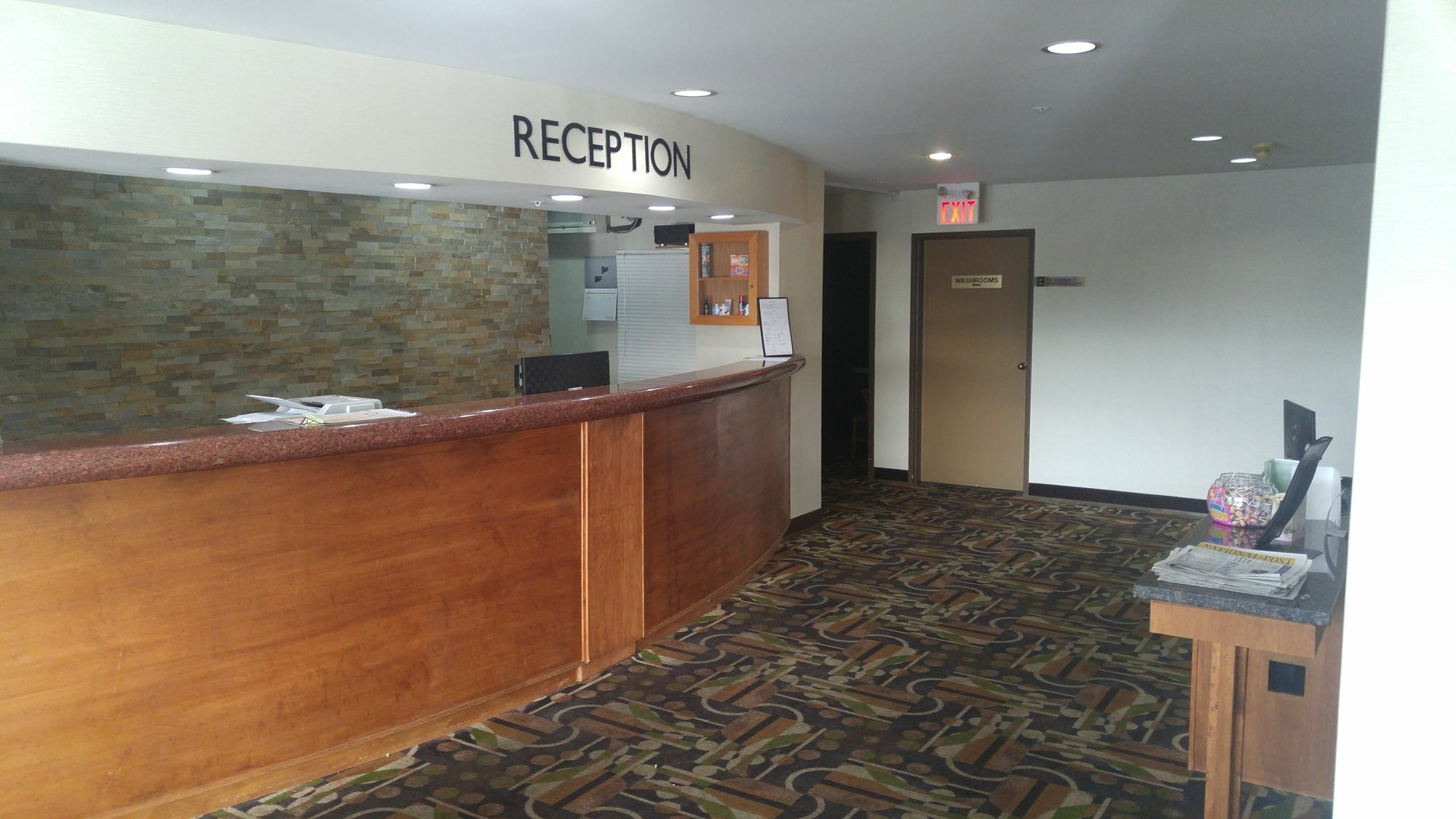 Ramada By Wyndham Abbotsford Hotel Bagian luar foto