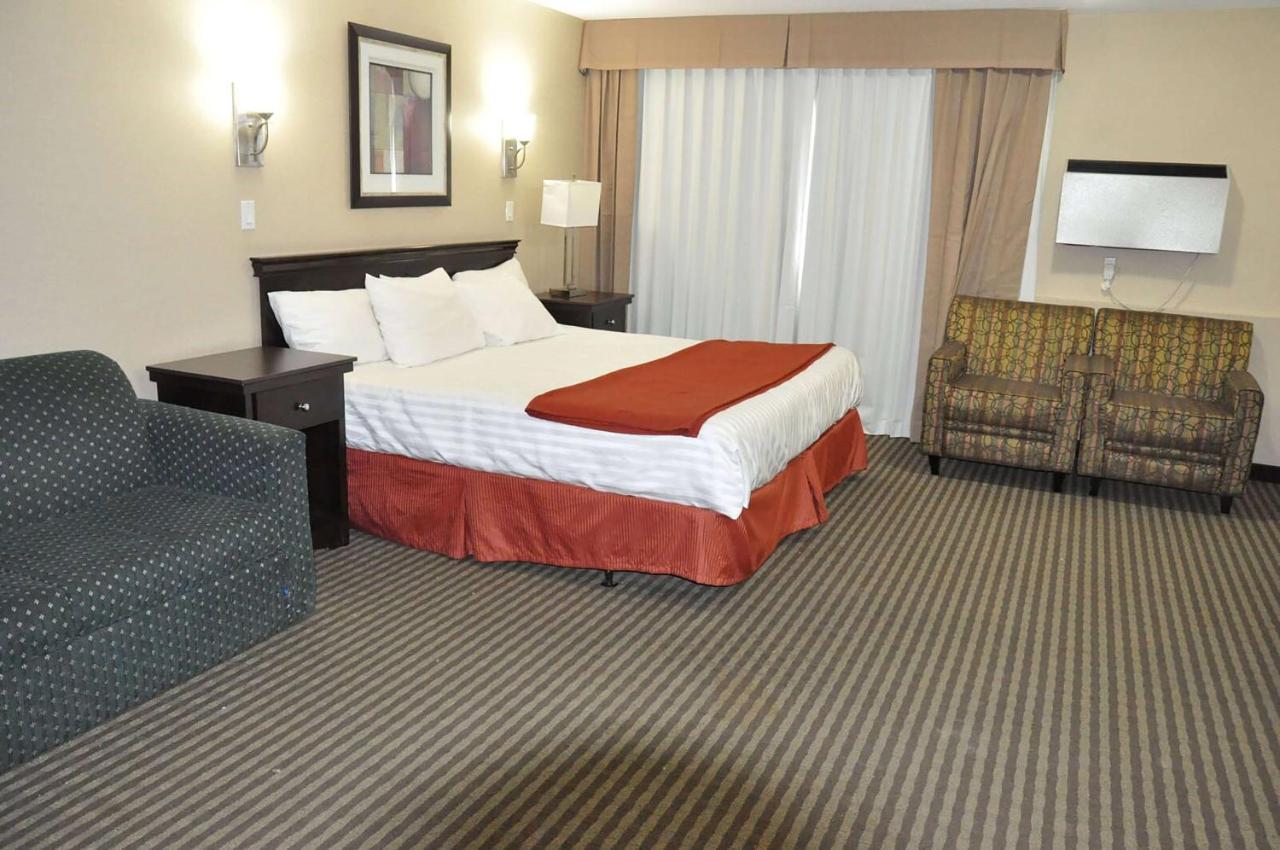 Ramada By Wyndham Abbotsford Hotel Bagian luar foto